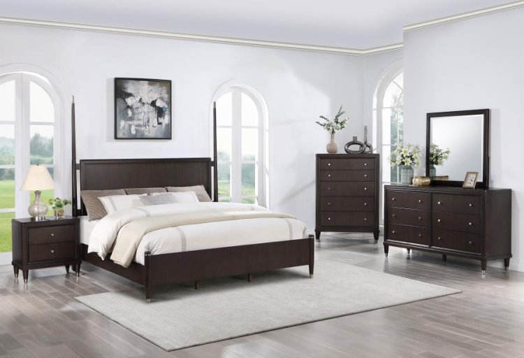 Modal Additional Images for Emberlyn Wood Queen Poster Bed Brown